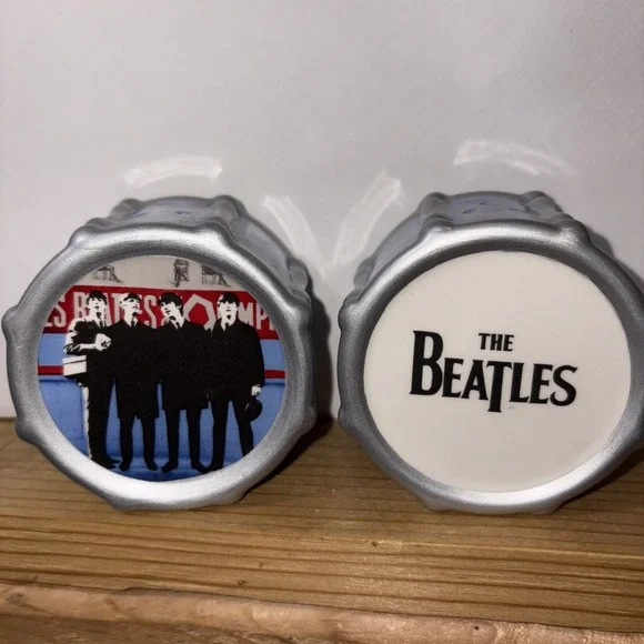 The Beatles Drum Shaped Ceramic Salt and Pepper Shakers Set 2006 - Picture 1 of 5